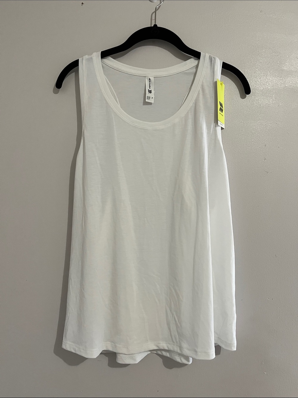all in motion White Scoop Neck Tank Top Women’s size XL New